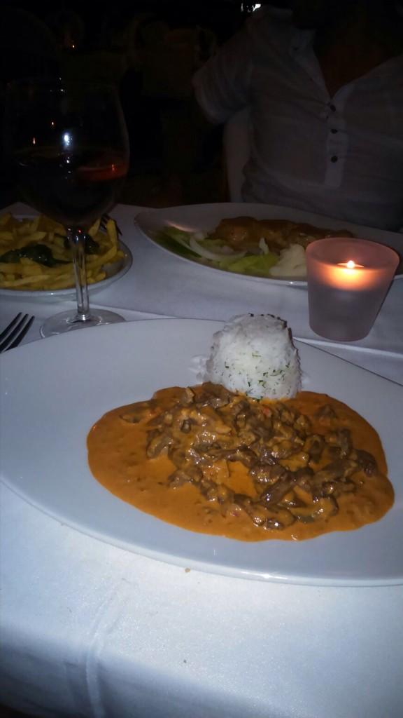 lulu_js95's tweet photo. En PataNegra de cena con mi gordii 😍 @alvarez96pablo http://t.co/963IgTvNcX
