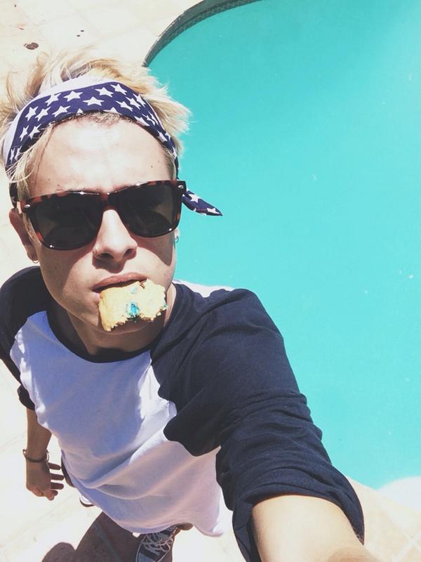 Our2ndLife's tweet photo. our pool is so murky, it looks like a swamp &amp; there's probly a man-eating-gator in there 🐊 also, I'm eating a cookie http://t.co/2VjsgF5sOU