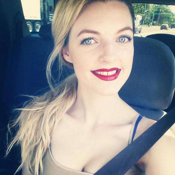 KailaBriann's tweet photo. Sweet summa time :) #noshameselfie #redlips #blueeyes #blonde #summer #hot #sunshine #smile http://t.co/MtcrCNYZDo