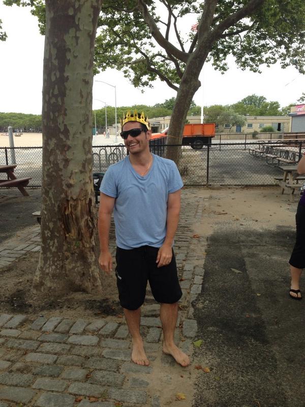 jeremyfaust's tweet image. Today is the bday of Dan Lakoff @USEDCDN. So we, the residents of @SinaiEM, got him a tiara. #AppropriateBehavior