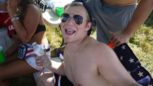 countdown2CT's tweet image. Dave is reminding Garrett that beer is good but so is water, stay hydrated! #EIGHTDAYS