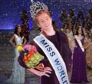 Andreaa_Nicolee's tweet photo. @Luke5SOS I wish this was reality🔥✌️ http://t.co/CJ3WWUnXt4
