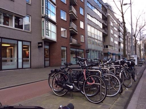 jen_keesmaat's tweet image. In this Amsterdam neighbourhood, there's a seven year wait list for residents for a parking spot. #differentproblems