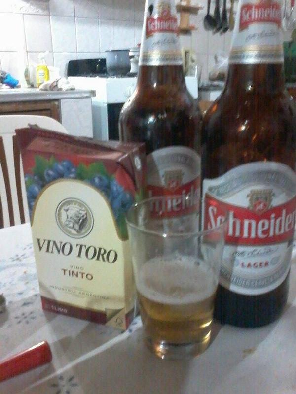 CambursanoCelee's tweet image. A falta de Fernet , Vino y Porron con #Catherina