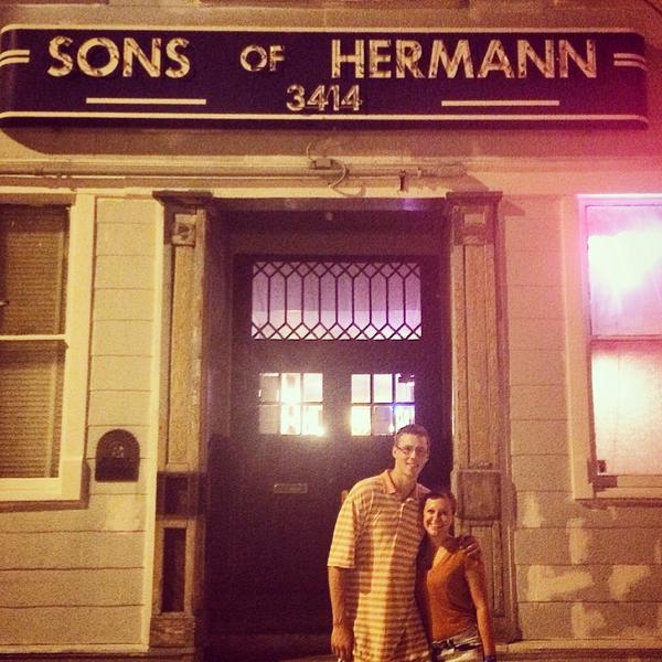 klhuls2412's tweet image. Who knew you could go swing dancing in Dallas?! #dancingfools #rookies #SonsOfHermannHall