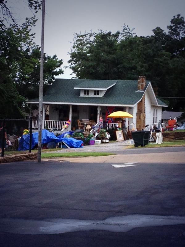 4CatholicInaCRV's tweet photo. Welcome to Sand Springs...  #GottaLoveOklahoma #TotusTuus http://t.co/7eE8PbebA0