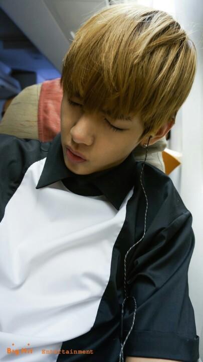 BTS_FACTS's tweet photo. [NAVER STARCAST] BTS in LA - V @BTS_twt #BTS400Days http://t.co/CLb5fCua2T