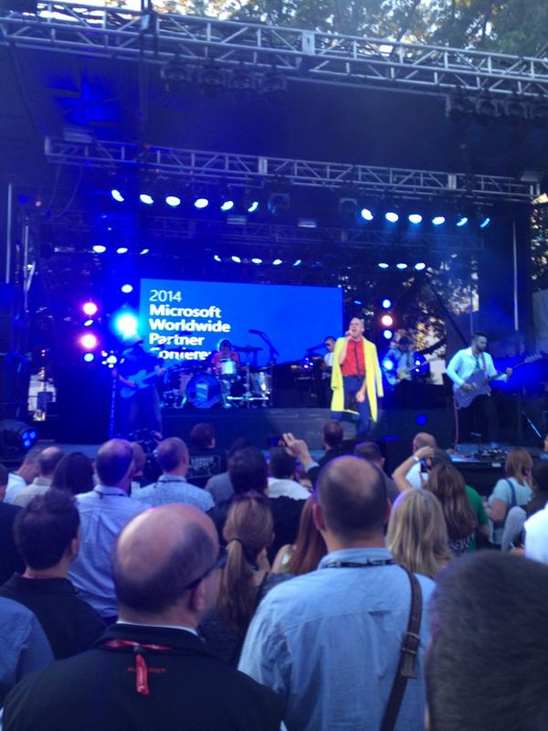 digsites's tweet photo. @digsites and #neontrees at #WPC14 http://t.co/79Ew4aJugh