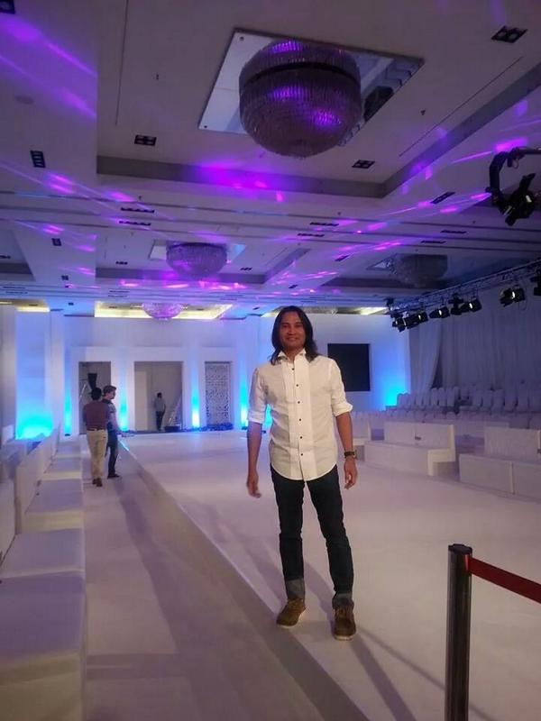 amirkadirdesign's tweet photo. Before the show.. http://t.co/CKUDanDNsG