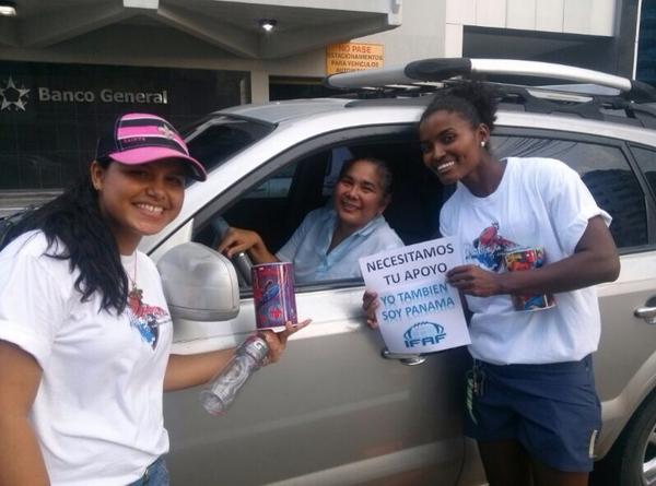 <a href="/aguantepollo/">Arturo Illueca</a> hoy recogiendo dinero en Calle 50! Necesitamos Apoyo