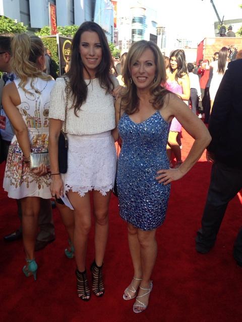 Linda Cohn and her daughter Sammy Kaufman. Her daughter looks as gorgeous as her mother. Linda posted few pics with her daughter Sammy, expressing her happiness to meet her.