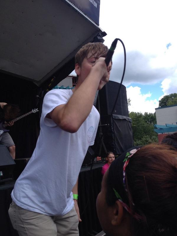 _osimps_'s tweet photo. @weekendclassic were hella good today at warped tour! I hope to hear a lot from them in the future. :) http://t.co/IRYPxovo9R