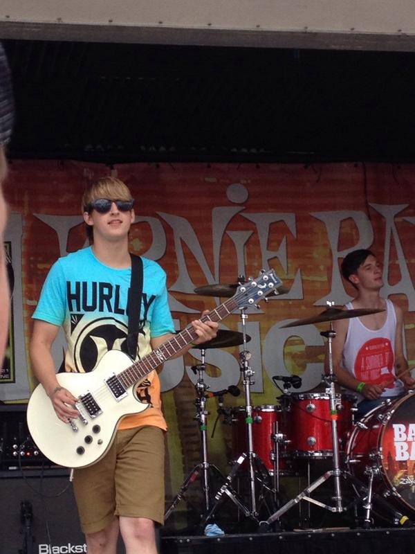 _osimps_'s tweet photo. @weekendclassic were hella good today at warped tour! I hope to hear a lot from them in the future. :) http://t.co/IRYPxovo9R