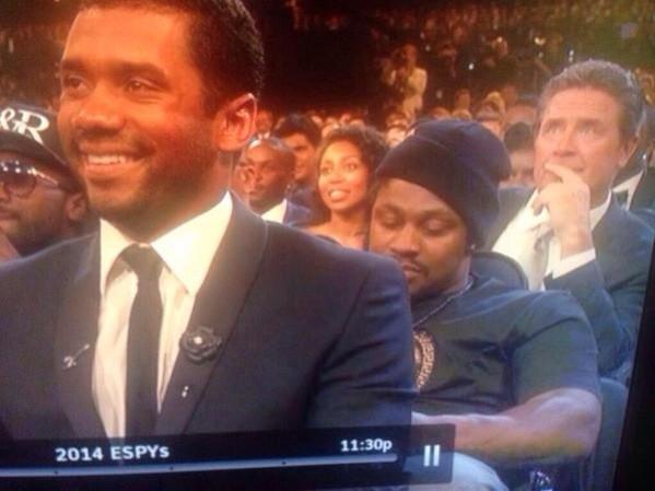 desusnice's tweet photo. Marshawn Lynch basically the human version of the one hundred emoji http://t.co/FZsVS5a6Bo