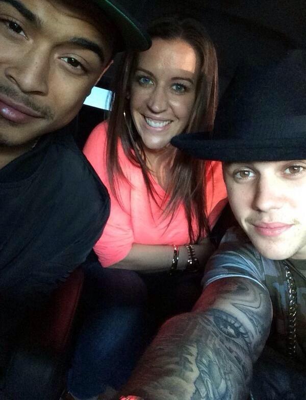taennifer's tweet photo. that awkward moment when Pattie is 39 years old and she's prettier than you http://t.co/pGU824HcCW