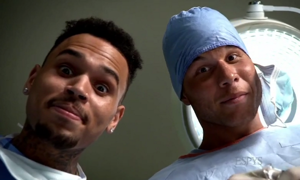 antennamag's tweet photo. Watch the hilarious #DrakevsBlake ESPYs skit starring @Drake @blakegriffin32 @chrisbrown: http://t.co/fvYf457JgA http://t.co/zax5GO5Rr4