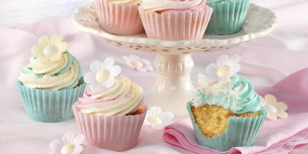 HuffPostTaste's tweet photo. Now you can have your cupcake and eat your wrapper, too http://t.co/9NKbhqSgMB http://t.co/nhx6bN4I0I