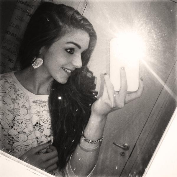 UltraVi0lence__'s tweet photo. Oh shit a selfie where I'm smiling http://t.co/K5t8yRBD9p