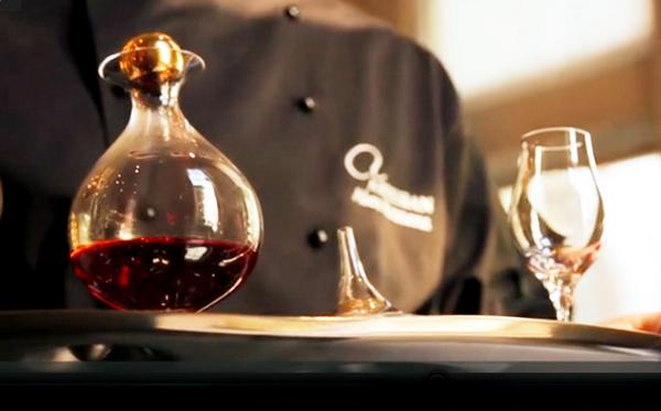 laReclame's tweet image. Le rituel du cognac Jean Martell. Par @BEINGagency
lareclame.fr/being/realisat…