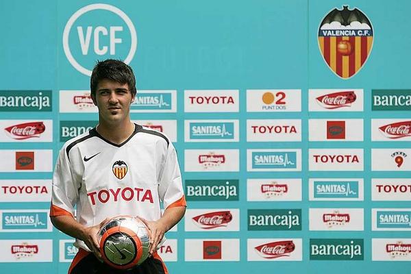 ciberchenet's tweet photo. #TalDiaComoHoy hace 9 años debutó con el @valenciacf David Villa (@Guaje7Villa) ante el KAA Gent en la Intertoto http://t.co/RNQXJCXGJh