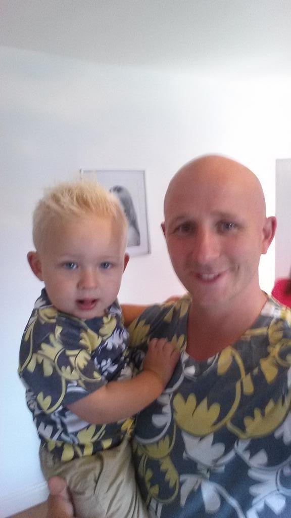 morgy1010's tweet photo. Same tops me and ollie http://t.co/F6TuAMsHRI
