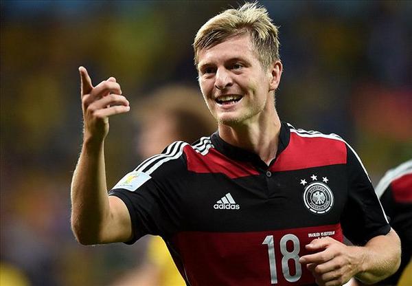 goal's tweet photo. Real Madrid have completed their deal with @FCBayern Munich to buy midfielder @ToniKroos: http://t.co/8tgIMzXh75 http://t.co/TexGrZEemt