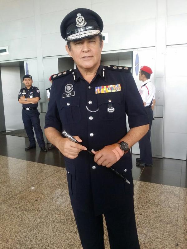 Yunni on X: "Look who came by to show his support for the "OP Selamat" launch. The legend himself, Datuk Yusof Haslam. http://t.co/r4WEkq8Ql6" / X
