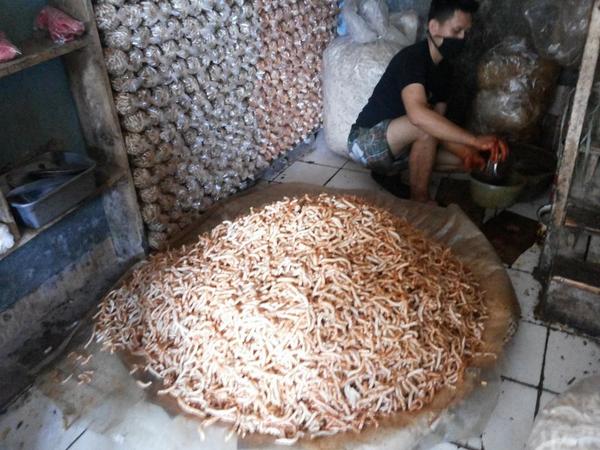 Proses pengadukan bumbu gurilem lv.100 !!!!