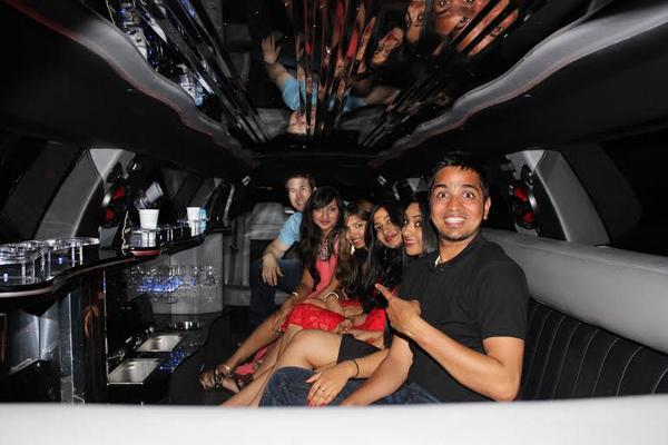 Elegantlimos's tweet photo. PARTY PARTY WITH ELEGANT LIMO SEATTLE ,MISS INDIA CELEBRATING HER 21ST BIRTHDAY ELEGANT STYLE http://t.co/qdvfRtli7F