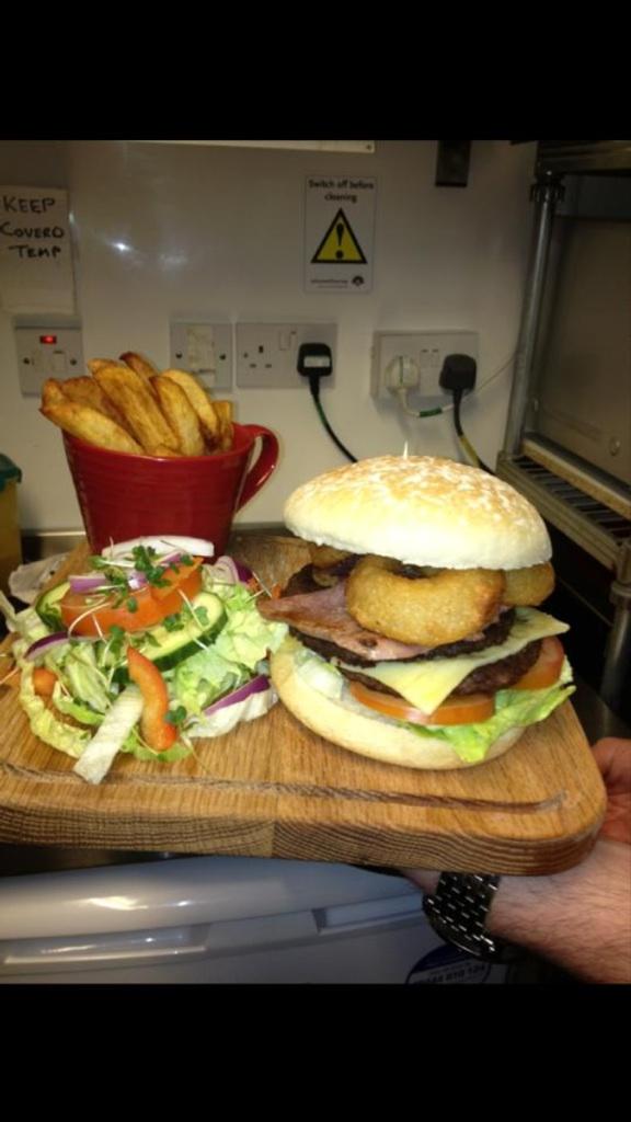 ttonicbar's tweet photo. Food served 11am - 4pm http://t.co/0C6QvYuJm6