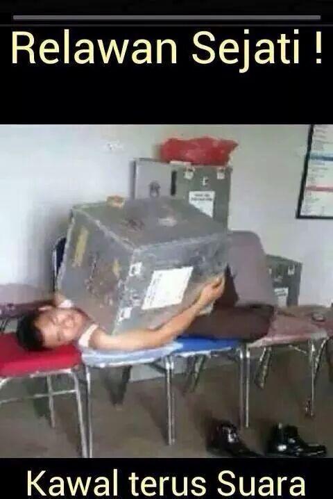 Ampuuun :))) "<a href="/trisnoss/">trisnoss</a>: Apa <a href="/zuhairimisrawi/">Zuhairi Misrawi</a> sdh kawal suara? :) :) <a href="/elzataher/">elza peldi taher</a> <a href="/sahaL_AS/">akhmad sahal</a> <a href="/novri75/">Novriantoni Kahar</a> <a href="/ulil/">Ulil Abshar-Abdalla</a> "