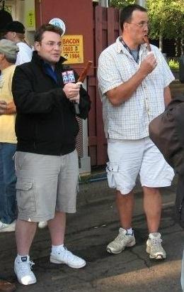 KeithMarler's tweet photo. Happy birthday to my partner-in-crime at the state fair @Overnights_at_9 !!! #CountdownToFair http://t.co/wmhcSck9UH
