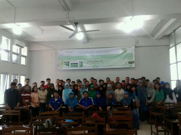 PMB_ILKOM2016's tweet photo. Foto bersama para Maba S1 Ilmu Komputer dengan @rtiksumut  :) http://t.co/QEvLjBv6lV