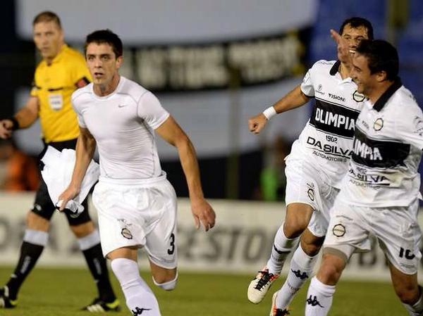 pasoapasopy's tweet photo. Hace 1 año, algo inolvidable unos de los días más felices para el hincha de Olimpia, la final de la Copa Liberradores http://t.co/zapBGRpVgH