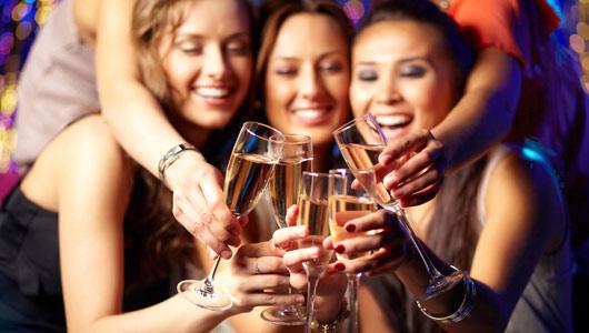 lanewayonscott's tweet photo. Thursday night is #LadiesNight! Come along with 4 girlfriends &amp; we'll shout a bottle of @CockfightGhost #MSUASP http://t.co/J7zEi6sj6X