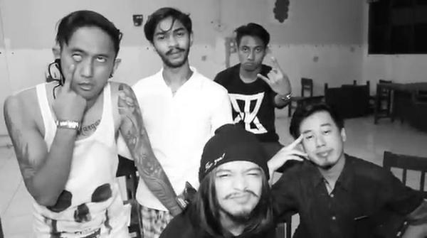 "Yuk guys di tonton episode 15 @KILLINGMEINSIDE: Geng!! youtube.com/watch?v=9MBK2W… "