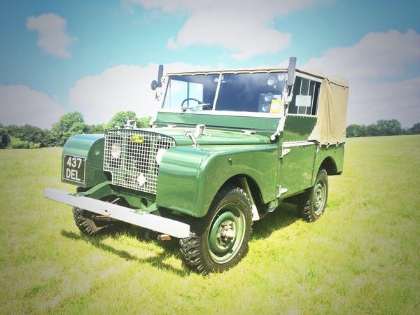 RichardHammond's tweet photo. Haven't been on here for a bit, so here's a pic of a very pretty Landrover this morning. http://t.co/eladSNLwnb