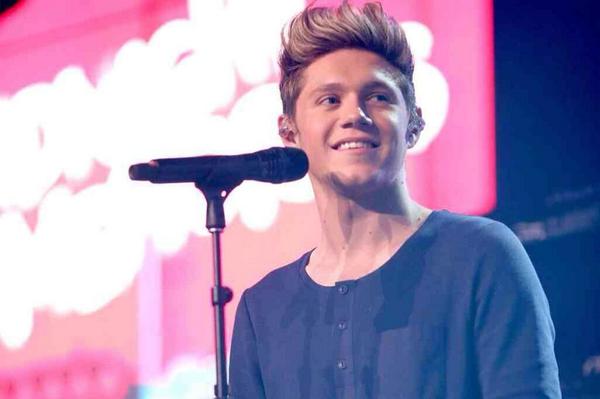 NiallerClover's tweet photo. #WELOVEYOUTOONIALL 

THIS GUY LOVES US
ARENT WE WAY TOO LUCKY? http://t.co/z9wROrQZ50