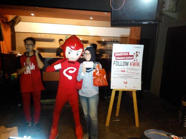 Selamat ya untuk <a href="/azizaa08/">azizaa</a> FollowKwik <a href="/surabiteras/">Surabi Modern</a> yg mendapatkan Mini Router M1 dr Smartfren! #Road2SFBerbagi100