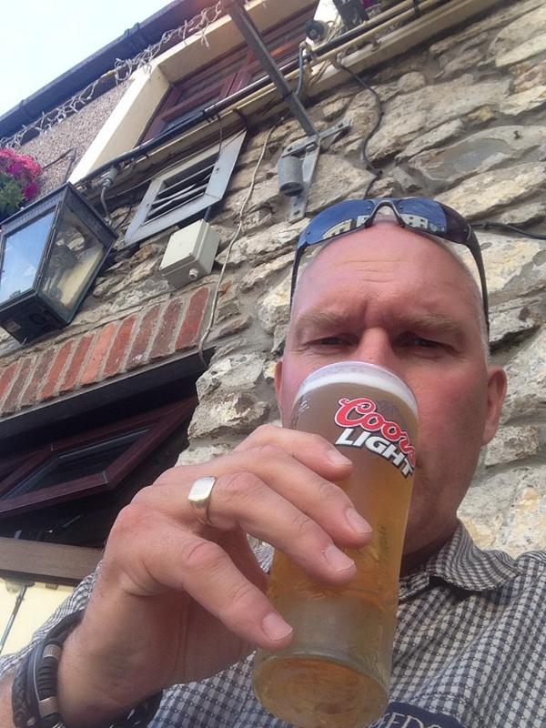 @ChrisBaynton <a href="/juanevs/">TheRealJuanEvs 🥃</a> <a href="/StellaArtoisUK/">StellaArtoisUK</a>  Coors o'clock at The Royal Oak, Saundersfoot