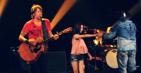 Keith Urban invited a couple on stage to dance at the #Calgary Stampede, then this happened: bit.ly/1nfviAF