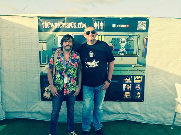 TheWaterTapes's tweet photo. Con @cerverator en el @fiberfib estrenando lona con nuestro amor @Zarnei http://t.co/OwUqzVACRt