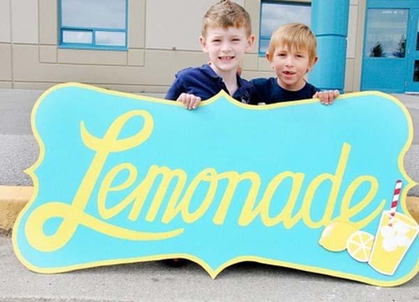 A3Noticias's tweet photo. Un niño de siete años recauda 60.000 dólares vendiendo limonada para ayudar a su amigo enfermo
http://t.co/1cH70pbXuI http://t.co/nU8jAc6RuC