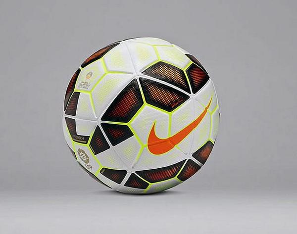 Lacriptocuenta's tweet photo. Aquí está el balón que rodará por los campos españoles esta temporada. 

¿Os gusta? http://t.co/8CfZMdgmJN