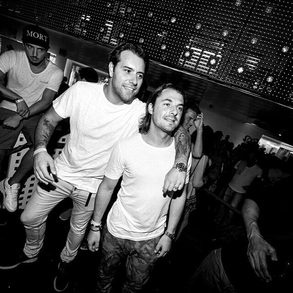 axwell4eva's tweet photo. What a perfect night @Axwell @Ingrosso @axwellBR #WeComeWeRaveWeLove #OnMyWay #axwellingrosso #ingrosso #axwell http://t.co/SQOxa825SW