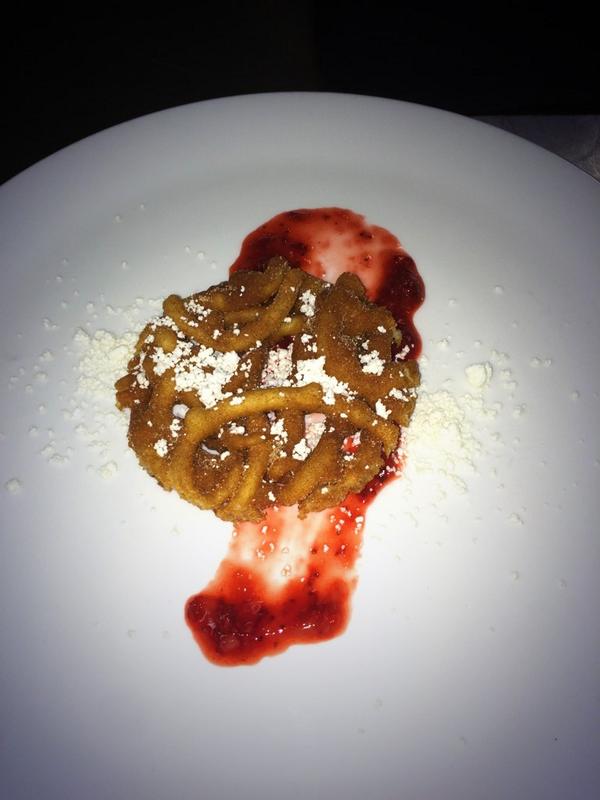 MeringueCakes's tweet photo. Cinnamon sugar funnel cake w/strawberry gastrique with bacon powder #bacon #funnelcake #foodporn #sexy #Baltimore http://t.co/ucyrFoL7u7