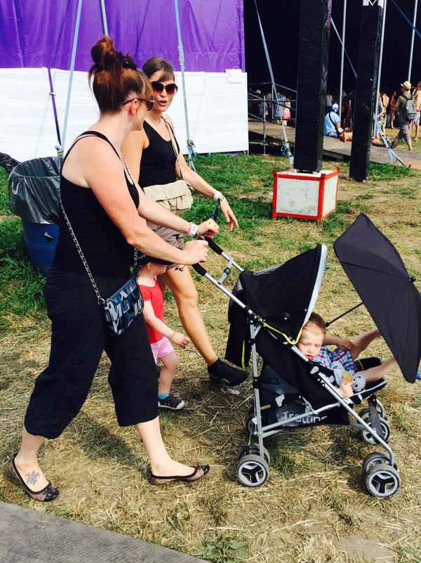 grdourlive's tweet photo. #Dour26 en poussette ! http://t.co/1ziqV7gEEv
