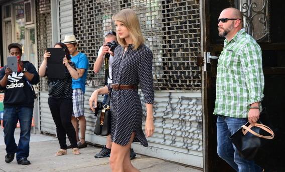 Howity435's tweet image. RT @StyleList: The recent T-Swift looks that everyone's been talking about: aol.it/WjWzHe