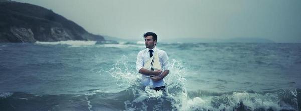 Мужчина со спины. Люди на море. Sea man org. Парень на берегу моря. Парень на море.