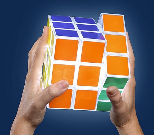 droold's tweet image. The Fully Playable Rubik's Cube Lamp droold.com/i/1710-Solving… via @Droold